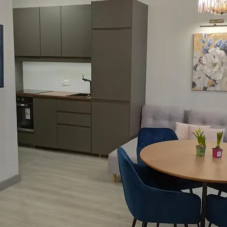 Manu Park Z Garazem Centrum Apartment
