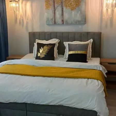 Manu Park Z Garazem Centrum Apartment *