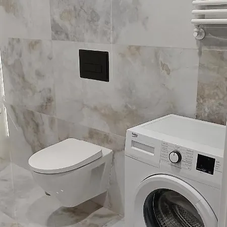 Apartment Manu Park Z Garazem Centrum