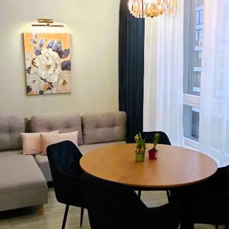 Manu Park Z Garazem Centrum Apartment
