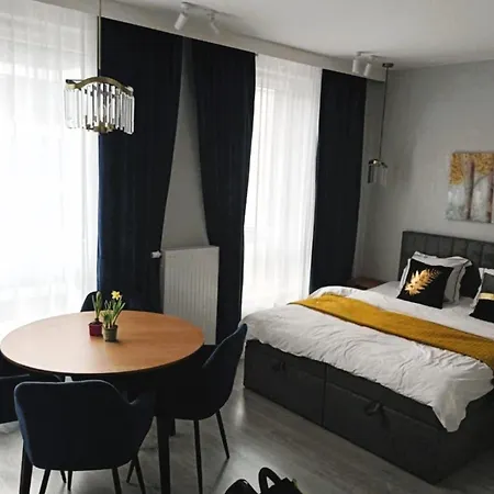 Apartment Manu Park Z Garazem Centrum *
