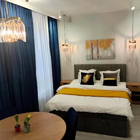 Apartment Manu Park Z Garazem Centrum