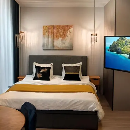 Manu Park Z Garazem Centrum Apartment *